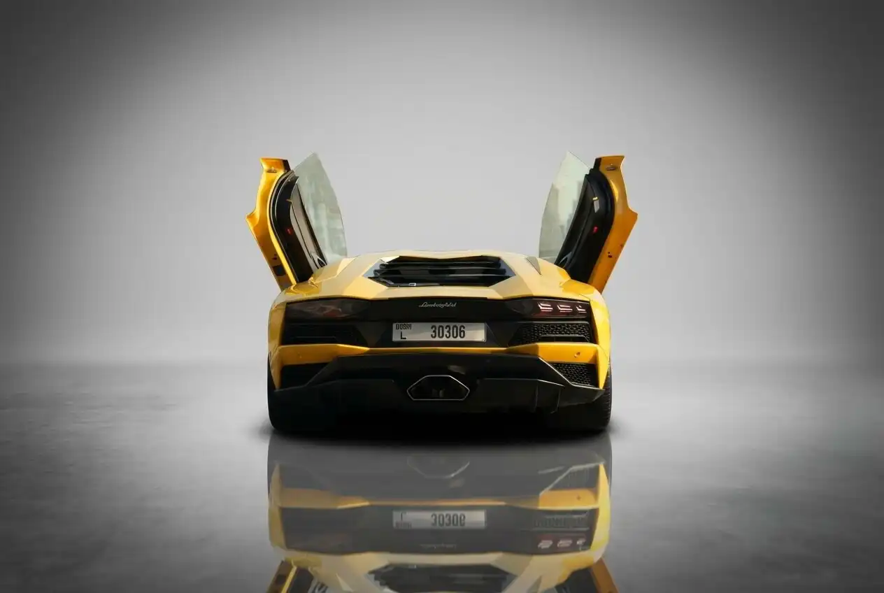 LAMBORGHINI Aventador S - Image 4