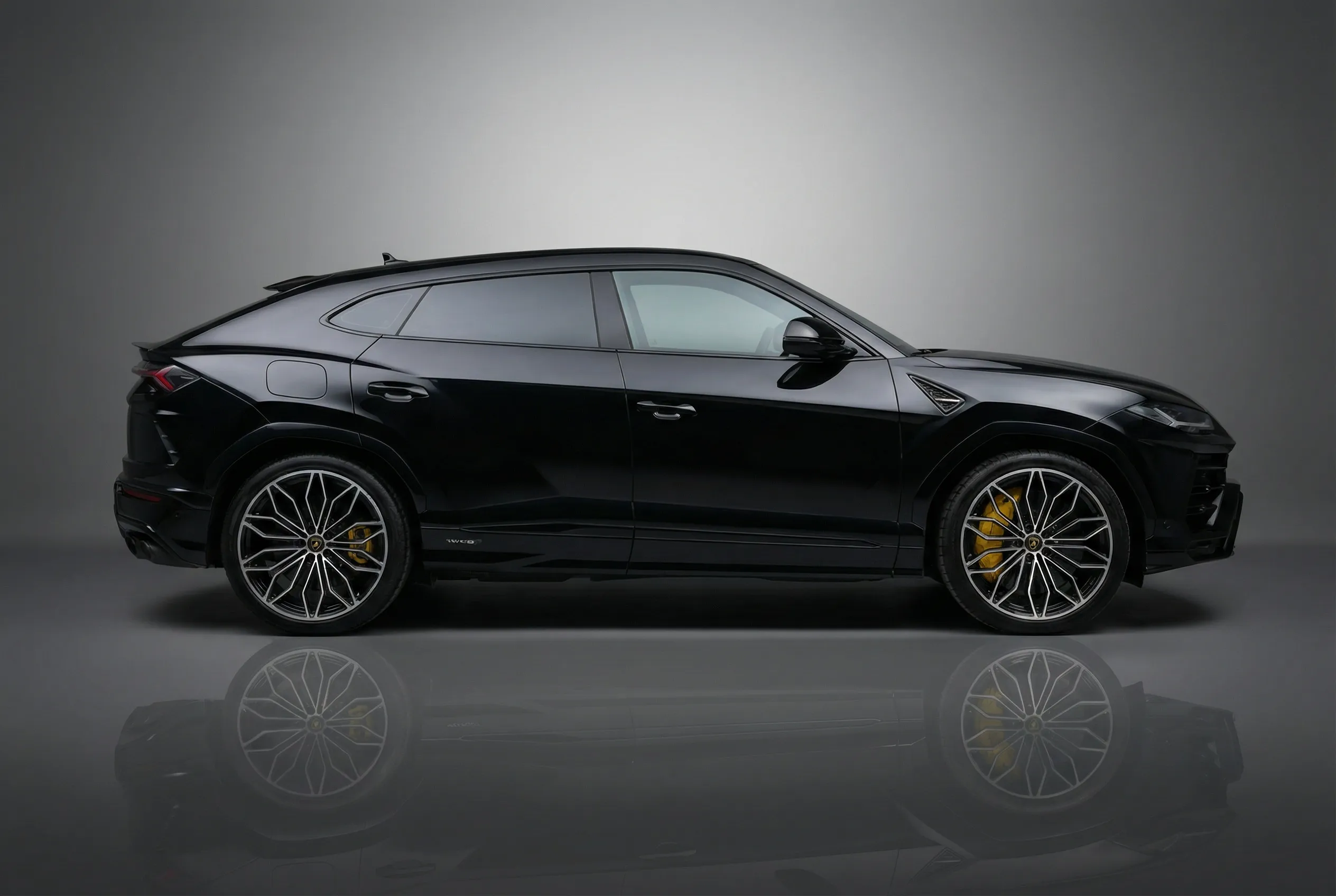 LAMBORGHINI Urus SE - Image 3