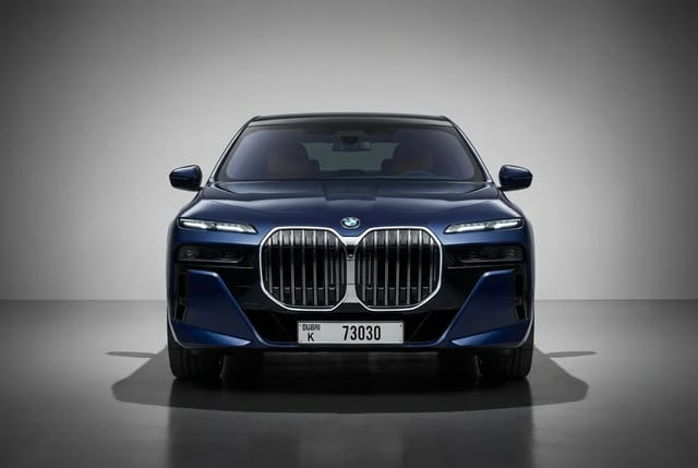 بي إم دبليو 735i 2025