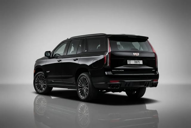 Cadillac Escalade V 2023 - Image 2