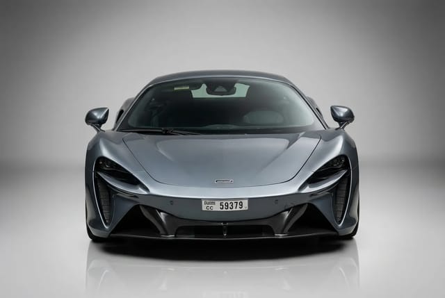 ماكلارين Artura 2025