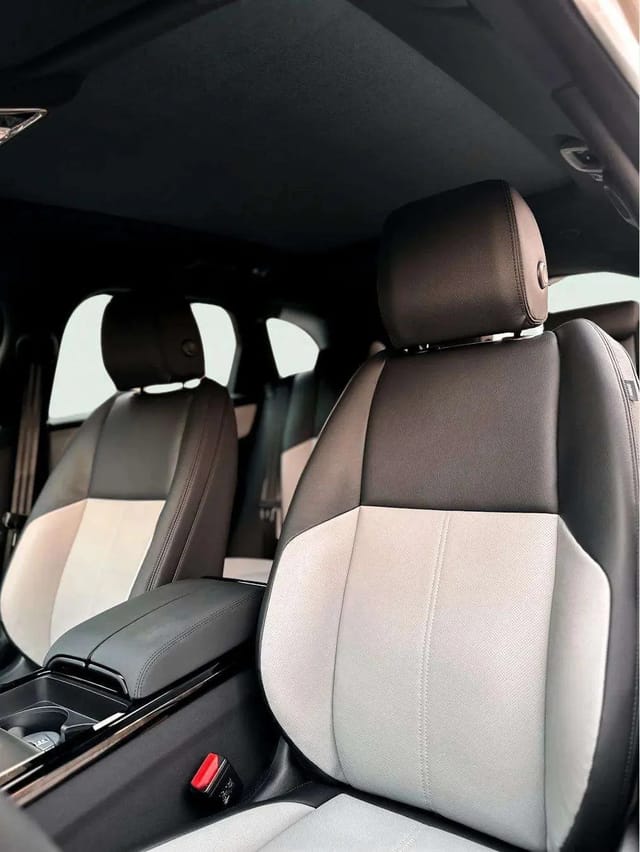Land Rover Range Rover Velar 2024 - Image 3