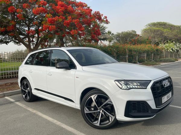 Audi Q7 Car Rental in Dubai