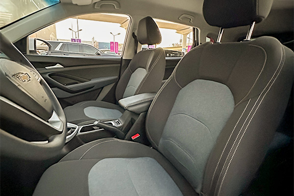 rent Chevrolet Captiva WHITE 5