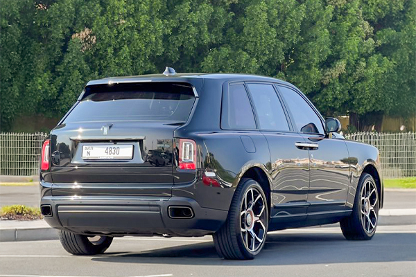 rent Cullinan Black Badge 3