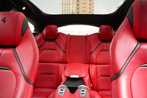rent Ferrari GTC 6