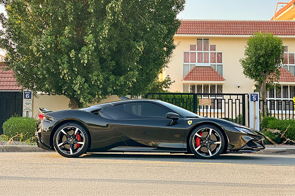 rent Ferrari sf90 5