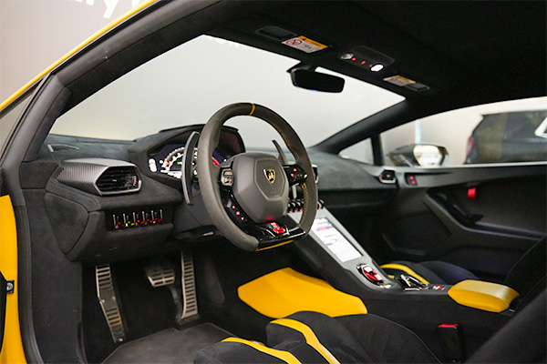 rent Lamborgini STO 3