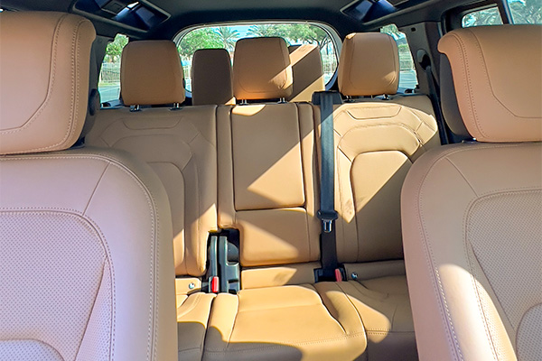 rent Land Rover Defender 5