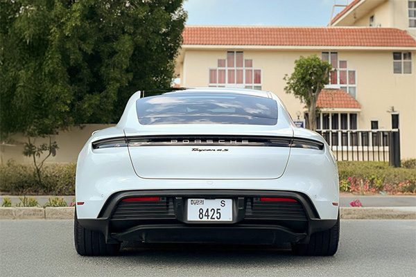 rent Porsche Taycan 2