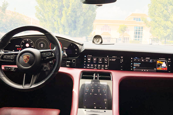 rent Porsche Taycan 4