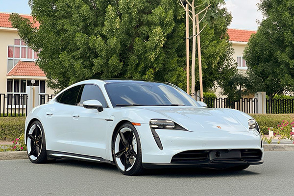 rent Porsche Taycan 7
