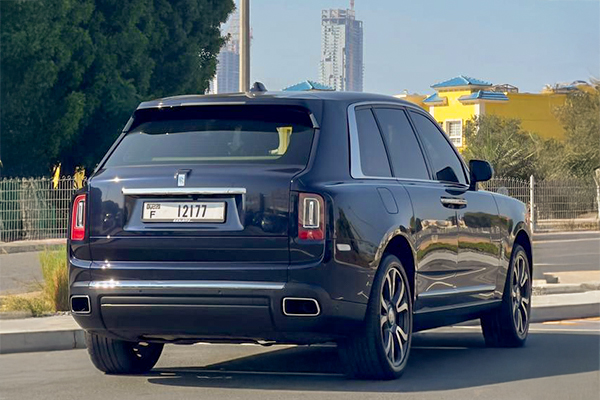 rent ROLLS ROYCE CULLINAN BLACK 1