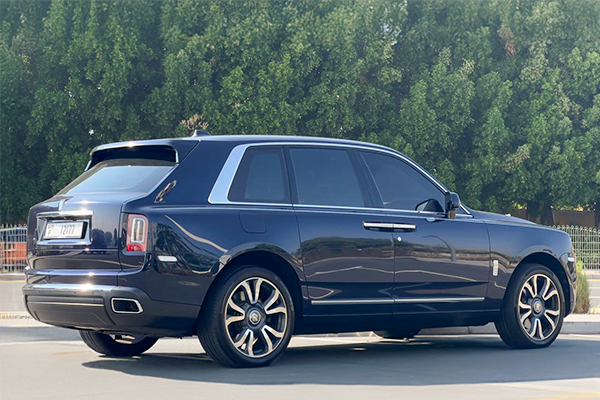 rent ROLLS ROYCE CULLINAN BLACK 2