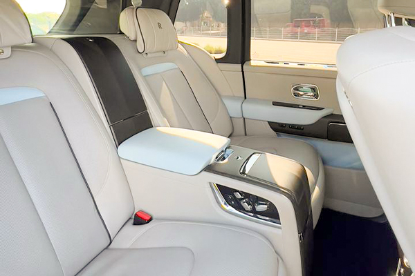rent ROLLS ROYCE CULLINAN BLACK 4