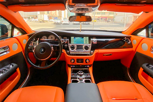 rent Rolls Royce Black 5