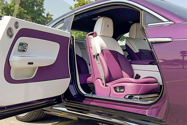 rent Rolls Royce Spectre 6